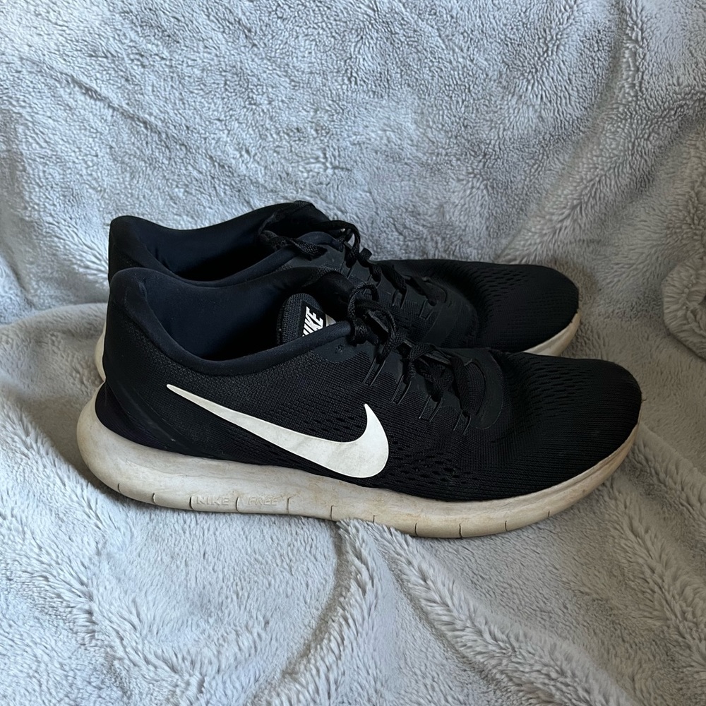 Black womens nike sneakers running